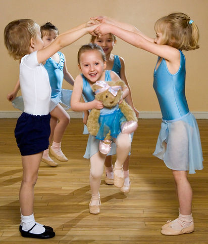 Hannah in arch.jpg