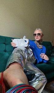 SIMONA SENKAUSKAITE - fashion stylist, professional, style diva is presenting to you her outfits and is answering our questions. She has chosen Dear Freedom blue “DON’T PANIC GO ORGANIC” sweatshirt for her styling ideas.