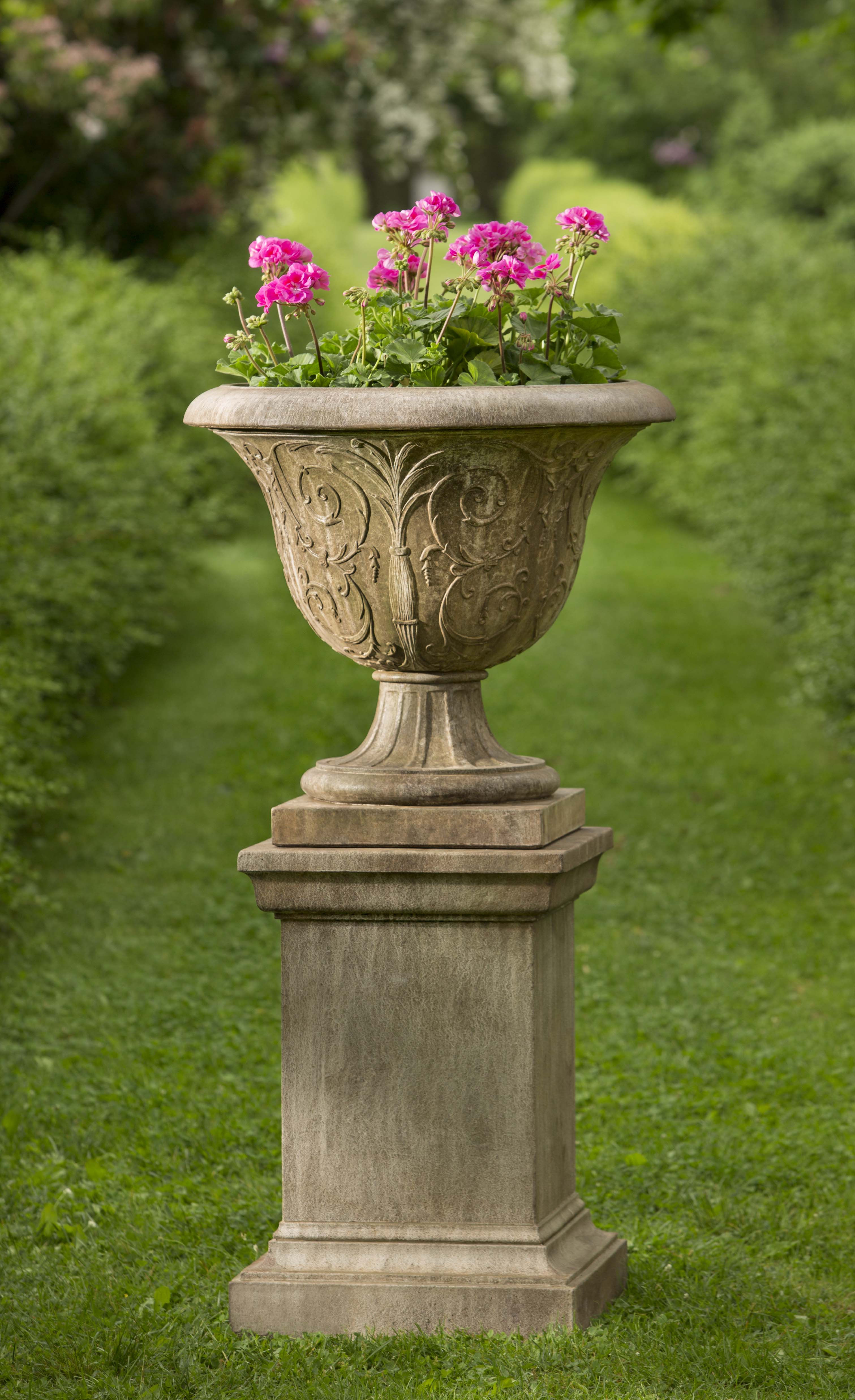 Palais Arabesque Urn