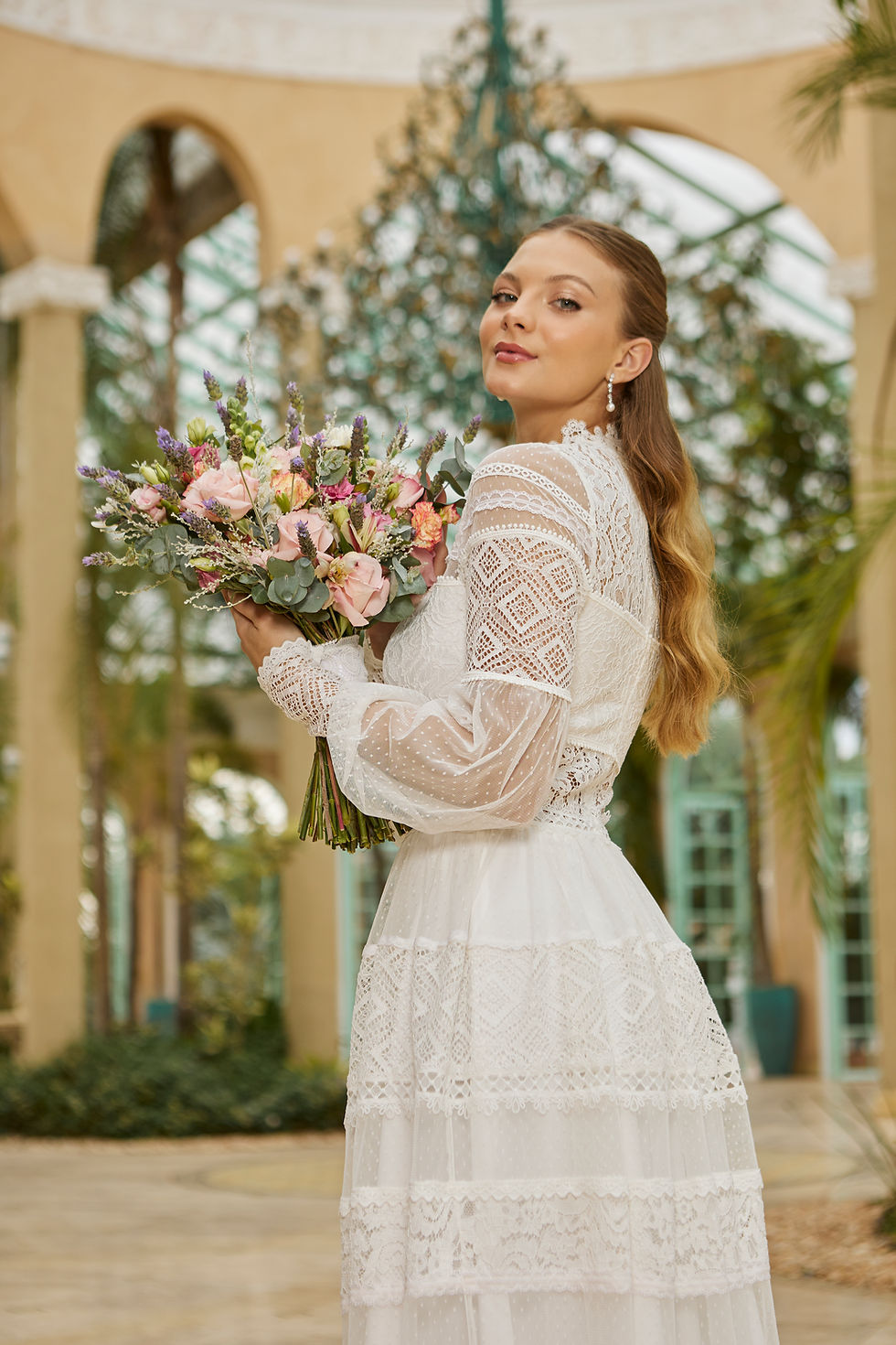 Miniatura: Vestido Midi com Manga Longa em Tule e Renda