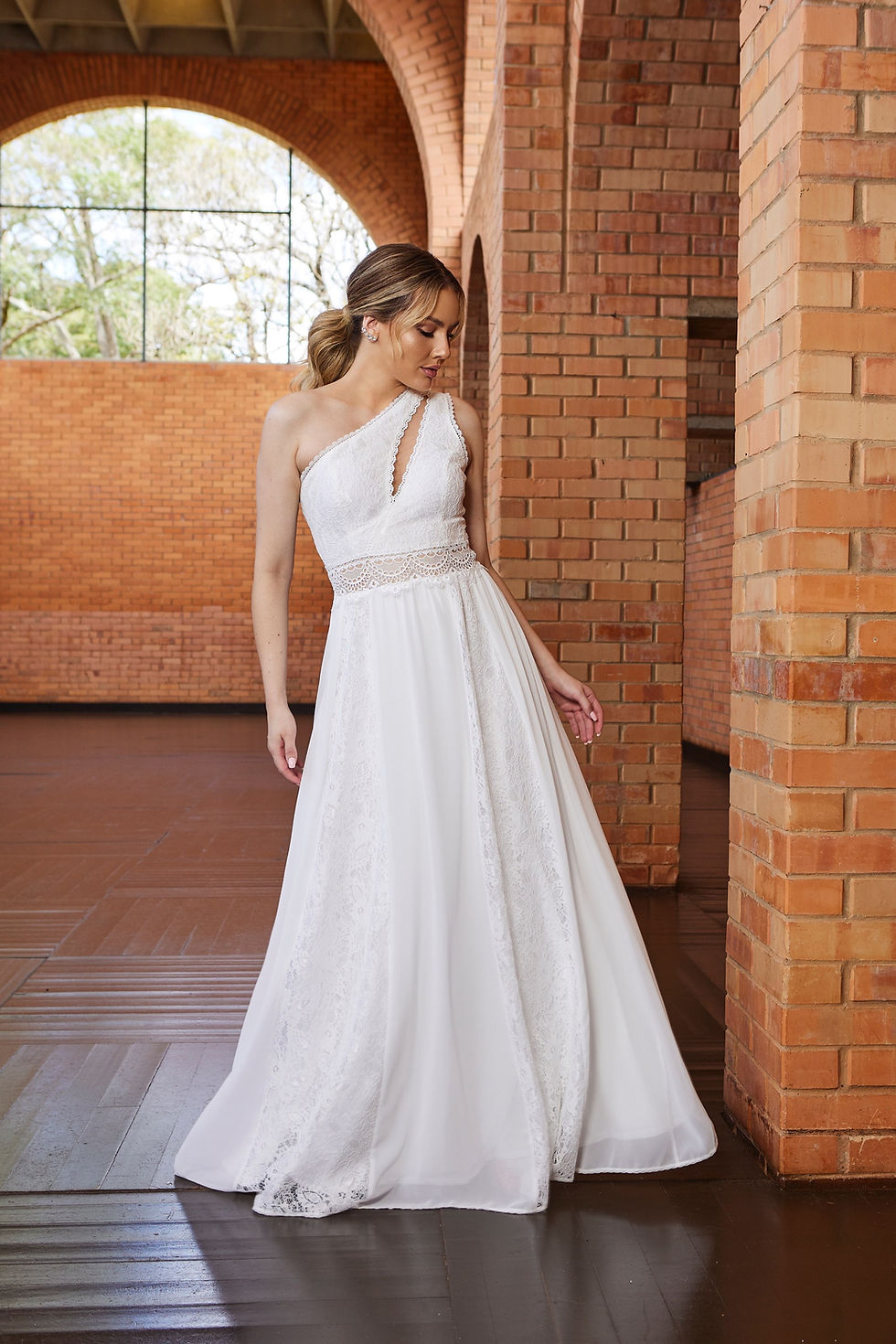 Miniatura: Vestido Longo em Musseline e Guipir um Ombro Só