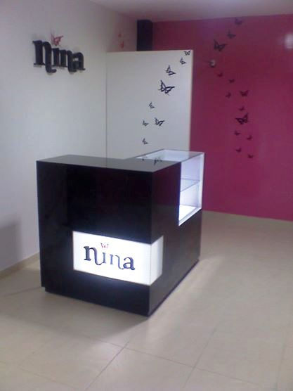 Avisos y muebles luminosos