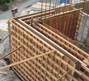 the-wet-concrete-is-poured-on-steel-reinforcement-to-form-strong-floor-slabs-700-213592174