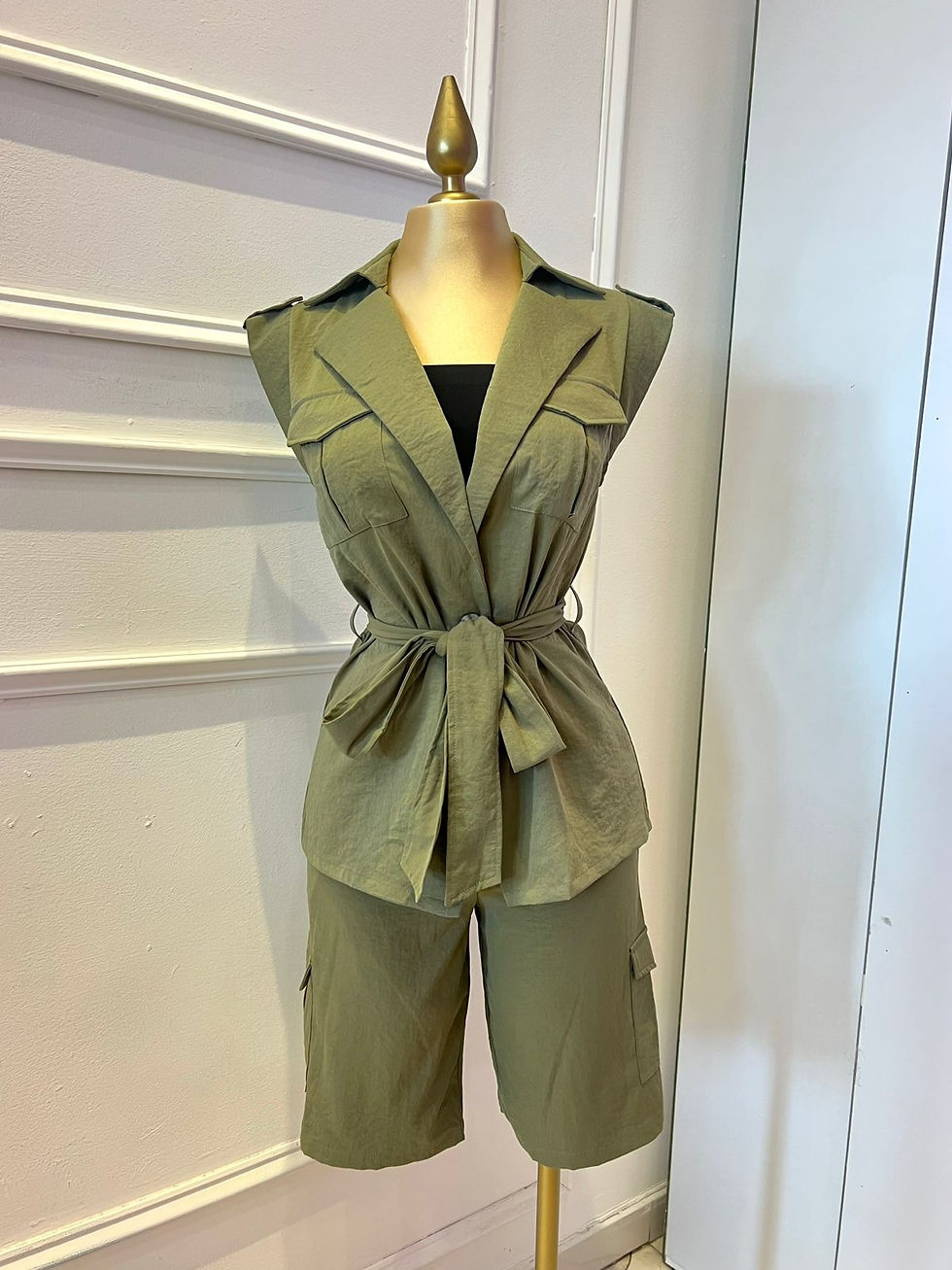 Conjunto de short con chaleco y lazo , verde olivo 