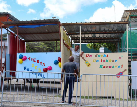 Temporary self-built stands for carnival