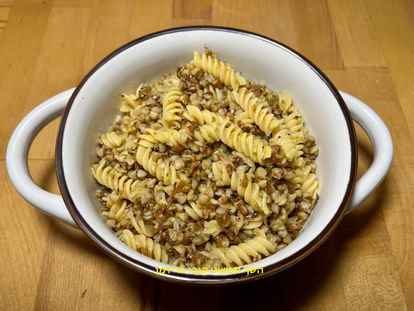 קשאלך(כוסמת)עם פסטה פוסילי(ביסלי)ובצל מקורמל טבעוני ללא גלוטן