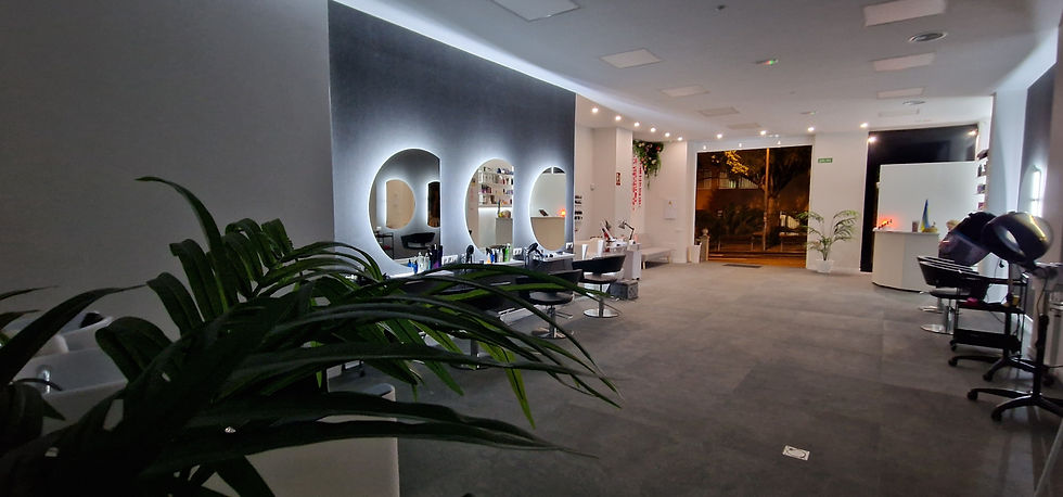 Interior del salón de belleza Ganna Beauty Center, que es un salón de peluquería y de otros servicios de belleza.