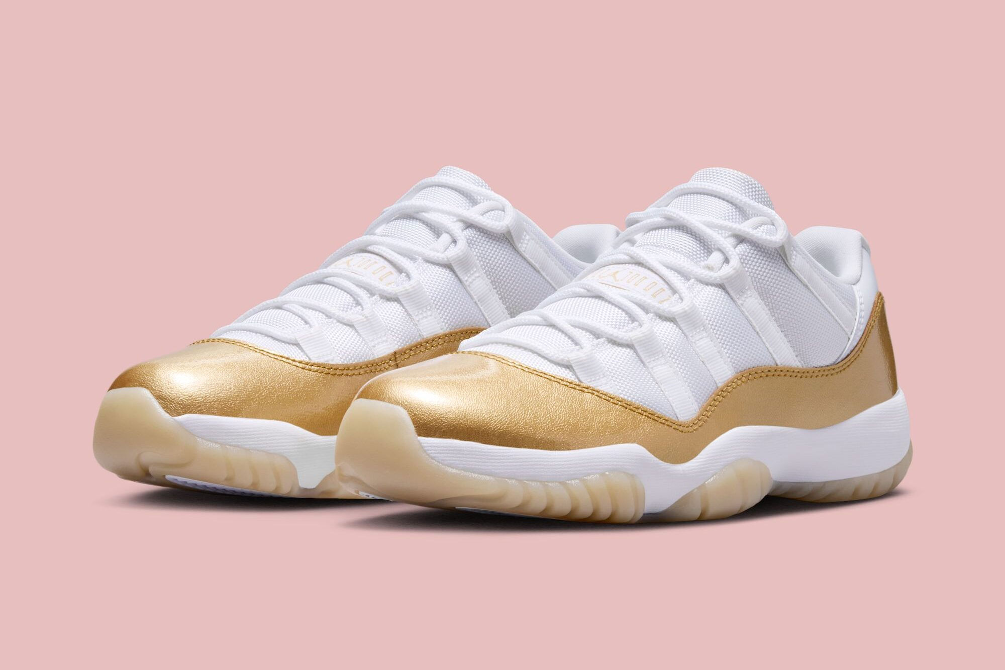 Air Jordan 11 Low "Mother's Day"