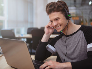 10 Customer Service Skills Every Contact Center Agent Needs