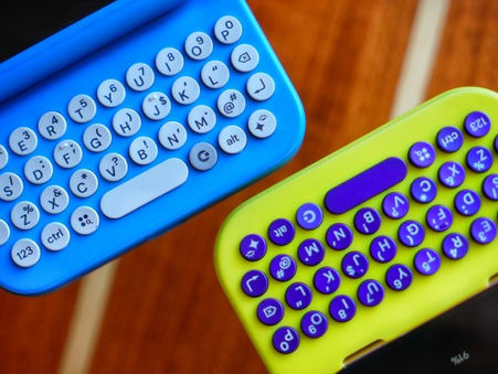 Clicks brings its BlackBerry-style keyboard case to Android phones