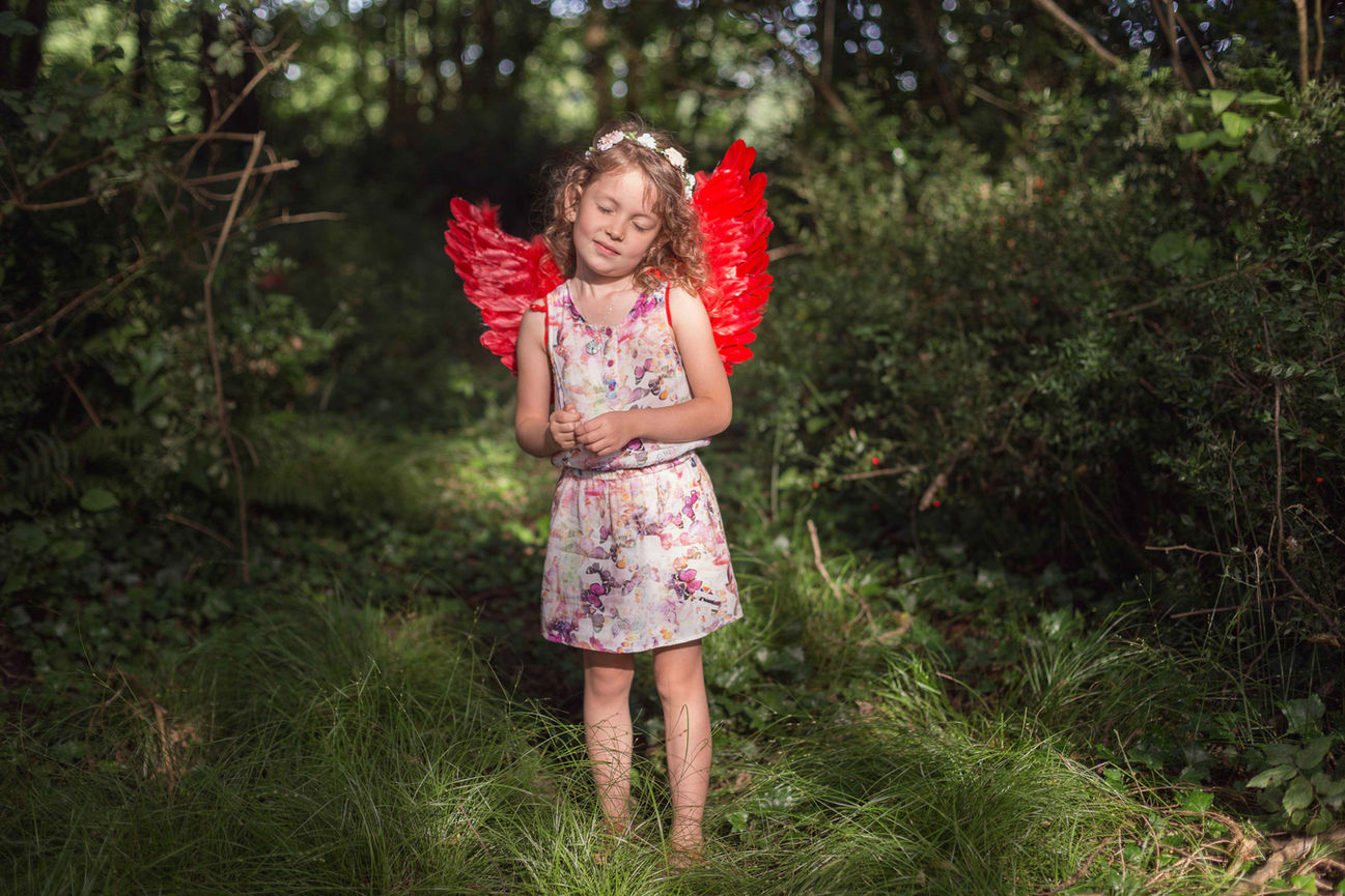 enfant déguisé en ange