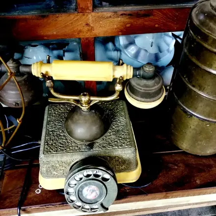 heribay-antique-landphone-rare-e1573638269836.webp