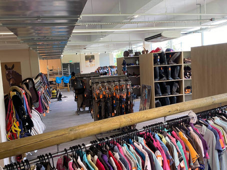 Rayon équipement d’équitation d’occasion en magasin spécialisé