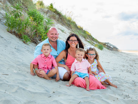 Corolla Cuddles | Corolla Beach Portraits