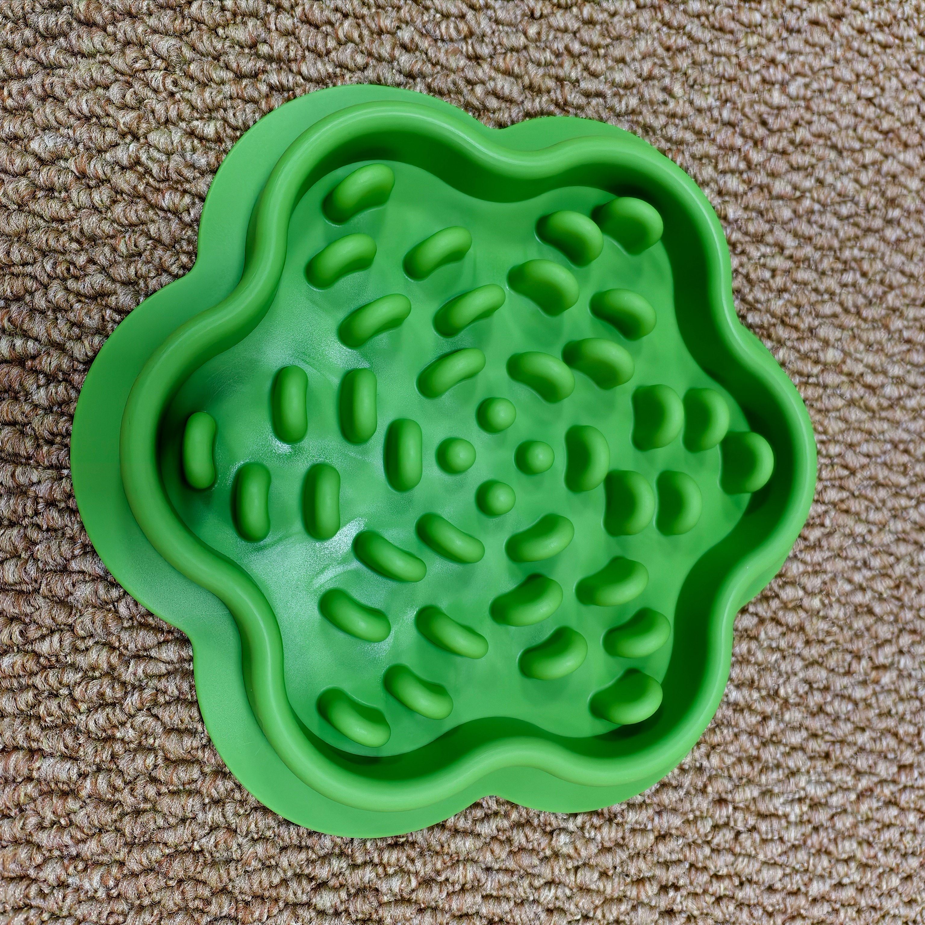 Pet Cat and Dog Gluttony Bowl Dog Slow Food Cat and Dog Bowl Edible Silicone Bow