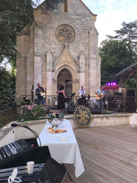 Animations sur la terrasse avec un groupe de musique 