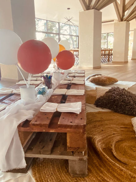 Table d'enfants pour un baptême 