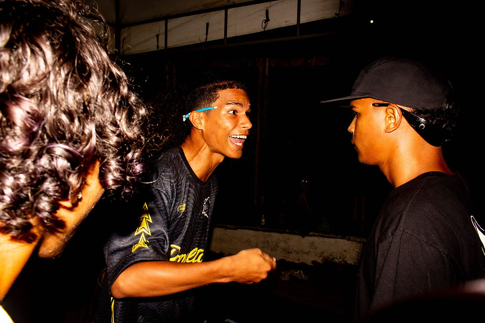 Hellbala rimou contra seu irmão Dus Anjos numa edição da Batalha do Holly, 2025. Foto: Gasú