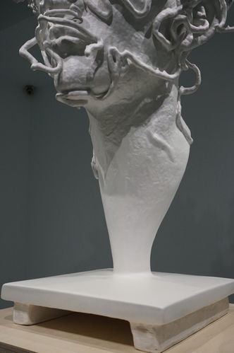 何宇森,《疊接》, 2024, 鋁、鐵、玻璃纖維強化塑膠、汽車清漆, 58x56x120cm
He Yu-sen, stack graft , 2024, Aluminum, Iron, Fiberglass Reinforced Plastic, Automotive Paint, 58x56x120cm