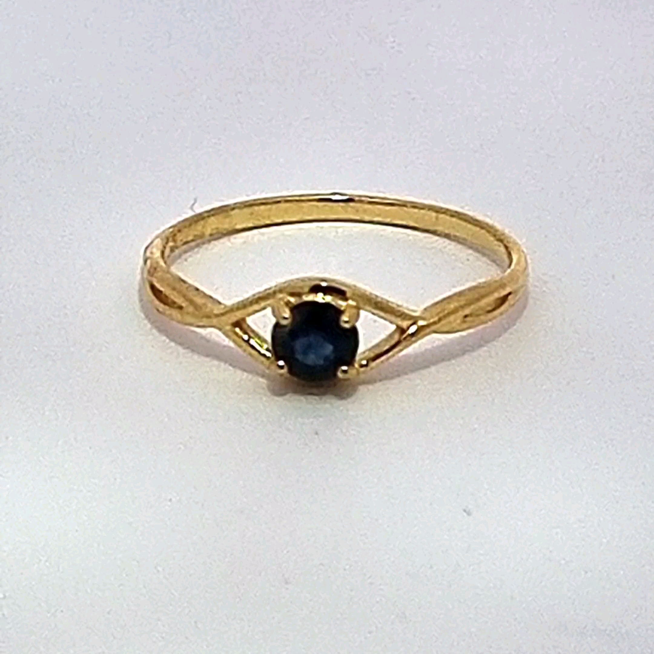 9ct Yellow Gold Sapphire Ring