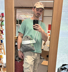 Ik met een pouch_edited.jpg