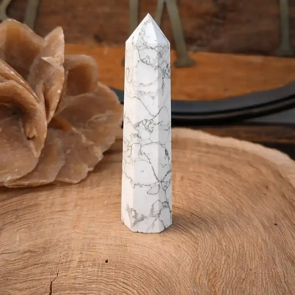 Obélisque en Howlite 10 cm