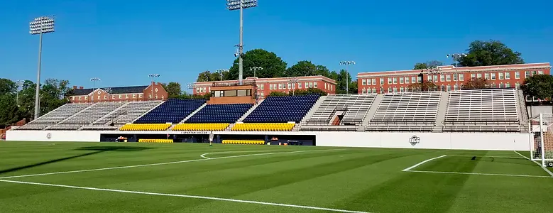 Soccer Football Fotball Bane Gressbane Fasiliteter USA College Sport Scholarship Stipend