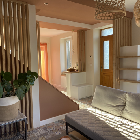 renovation maison des années 30, salon avec décor panoramique, suspension cannage, mélanie cuny, architecte d'intérieur creuse, claustra