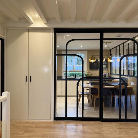 renovation maison, verriere sur mesure, esprit art deco, cuisine ouverte sur séjour, carrelage effet parquet, carrelage aspect ciment, mélanie cuny, architecte d'intérieur, creuse, le cabinet de psyché