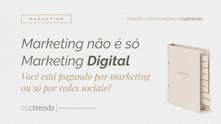 Mockup conceitual de um fichário de couro creme texturizado, posicionado sobre papel artesanal, com abas indexadas que dizem "PRODUTO", "PREÇO", "PRAÇA", "PROMOÇÃO", ilustrando o framework dos 4Ps de marketing. Uma aba maior diz "PROMOÇÃO" com a inscrição "MARKETING".