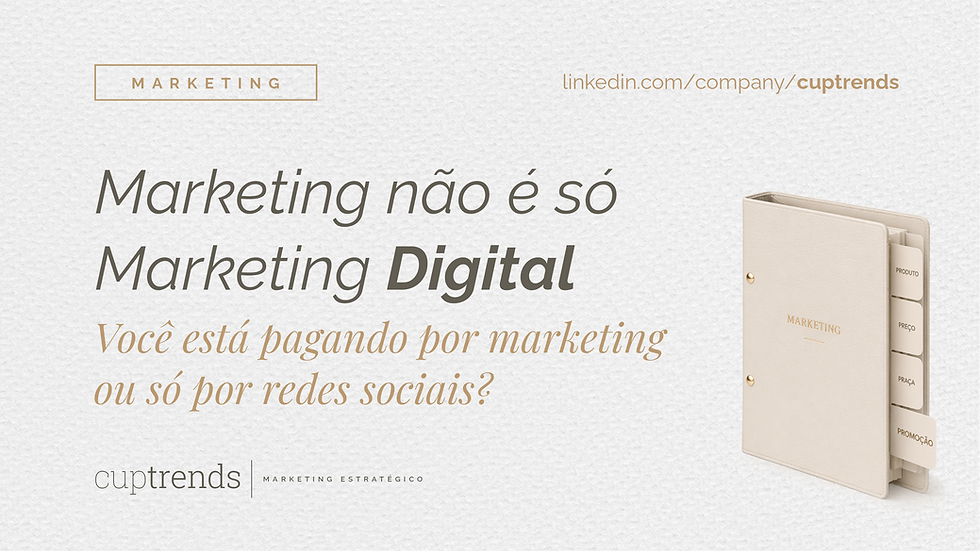 Mockup conceitual de um fichário de couro creme texturizado, posicionado sobre papel artesanal, com abas indexadas que dizem "PRODUTO", "PREÇO", "PRAÇA", "PROMOÇÃO", ilustrando o framework dos 4Ps de marketing. Uma aba maior diz "PROMOÇÃO" com a inscrição "MARKETING".