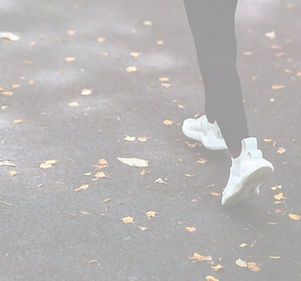Unas piernas corriendo o andando
