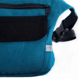 Riñonera bandolera azul con solapa negra
