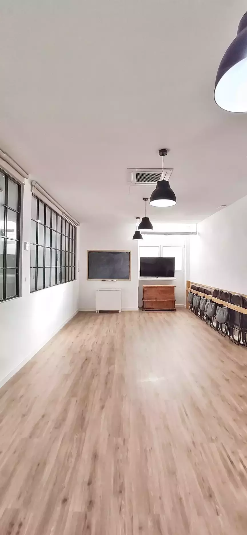 Sala grande vacía La Periférica 2