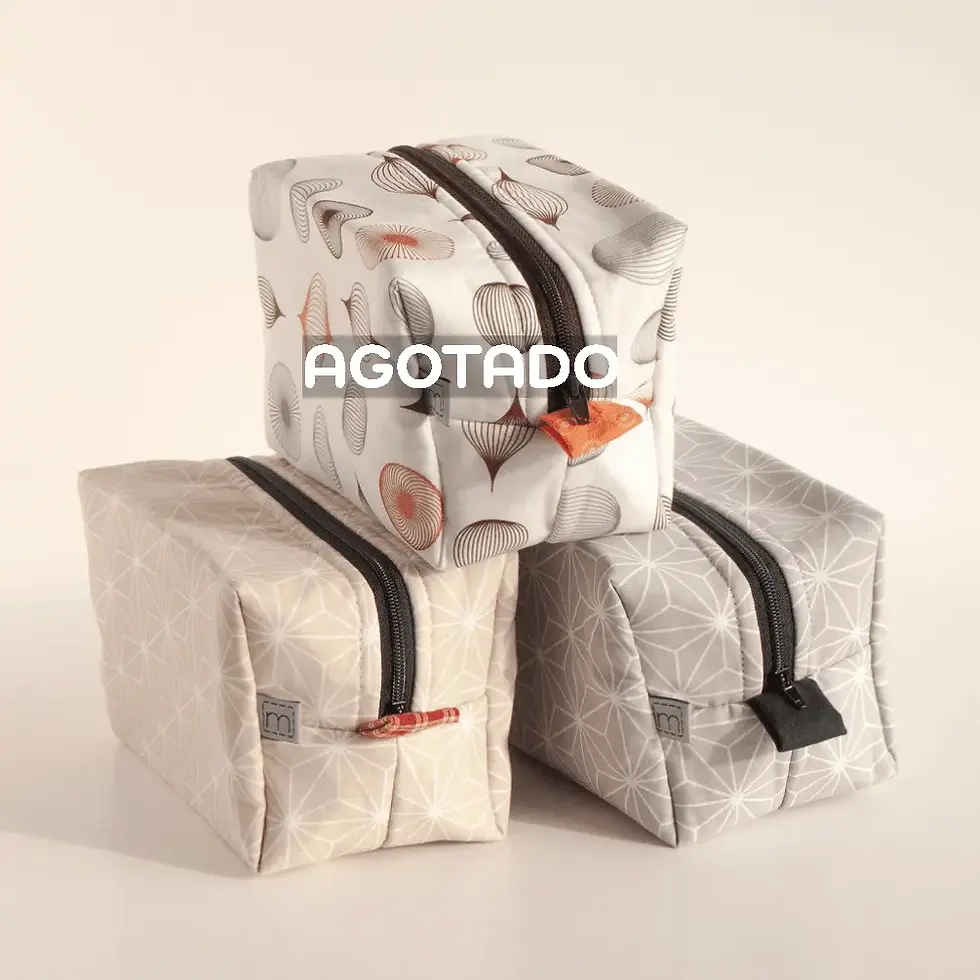 Neceseres rectangulares estampados con fondo gris