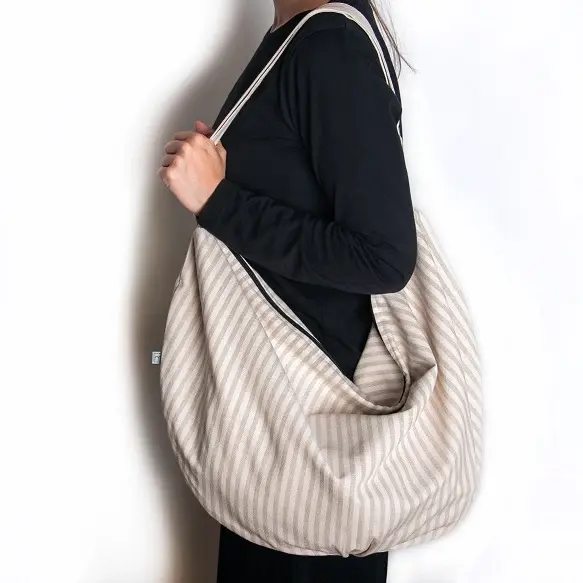 Bolso bandolera grande a rayas de finas grises