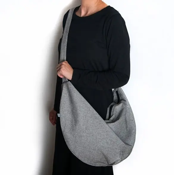 Bolso bandolera grande en color gris plomo