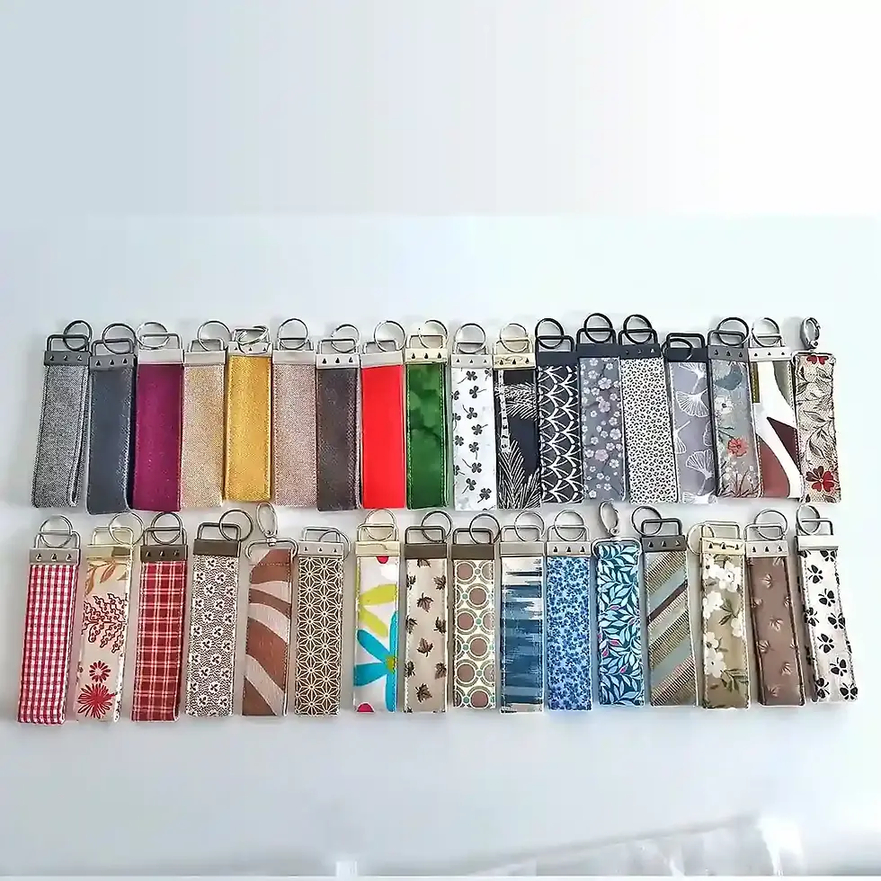 Miniatura: Gama de llaveros de colores y estampados