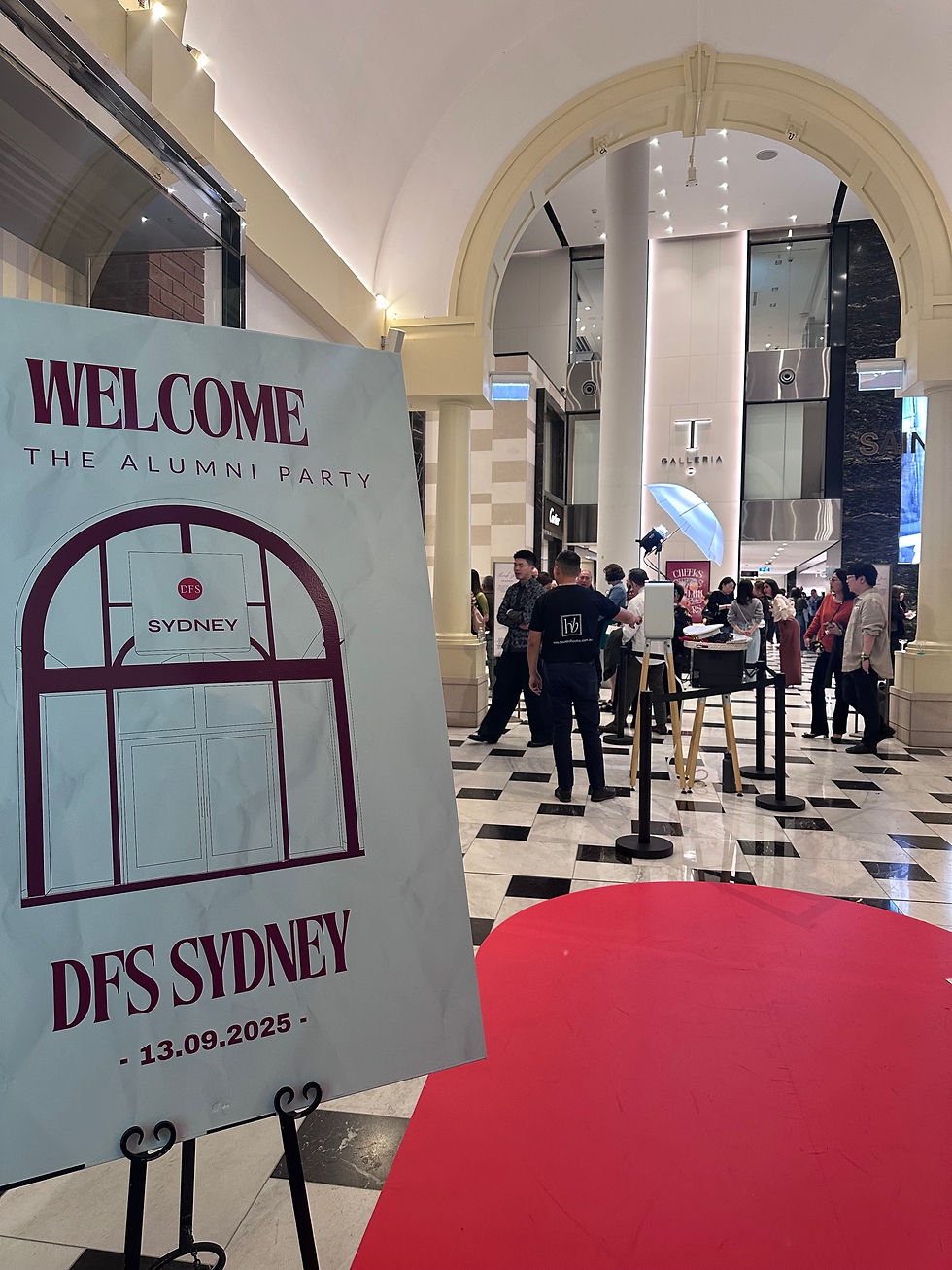 Modern Open Air Photobooth for DFS Sydney's Alumni Party