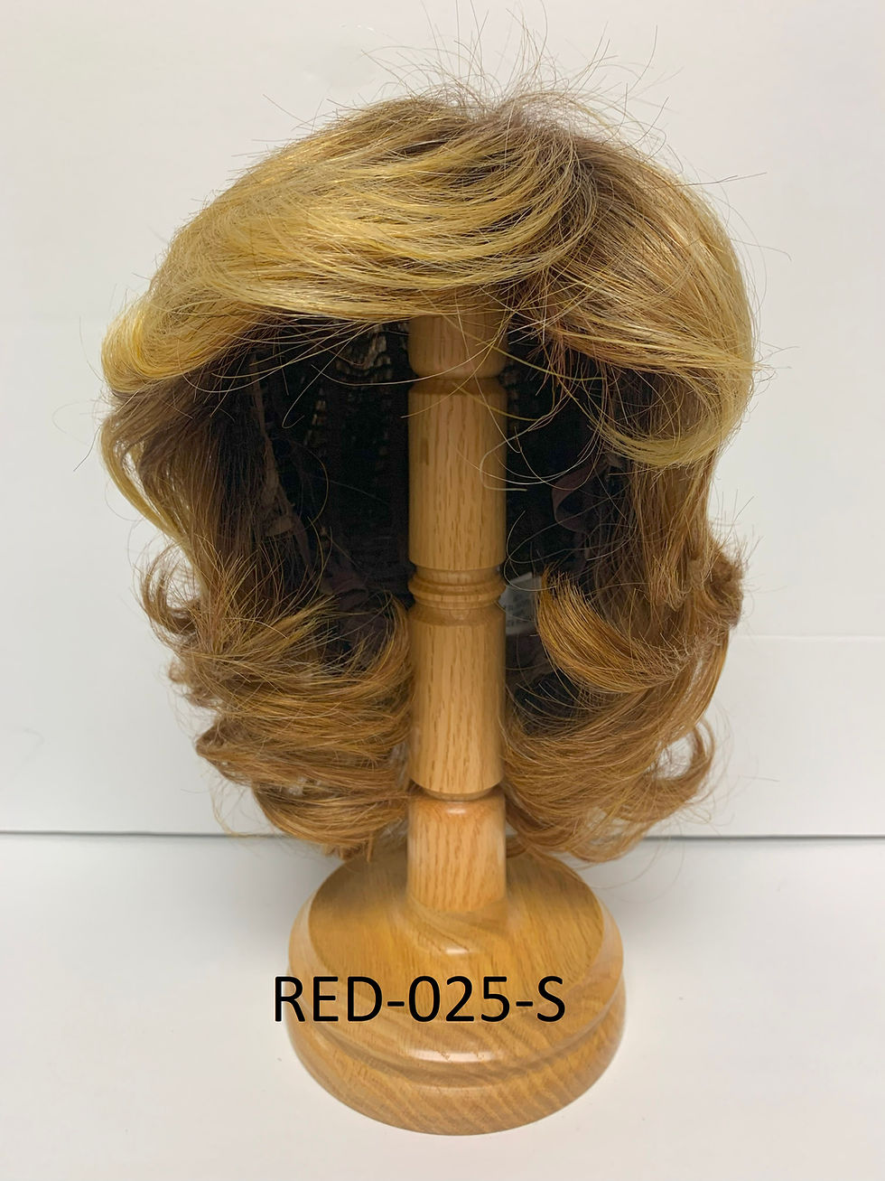 Thumbnail: Red/Medium/Straight/No Bangs