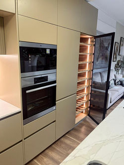 lacado beje com quatz calacata gold polido