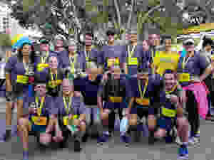 Equipe Top Imóveis junto com Tadeu Natalio Tymowicz, personal trainer da equipe e um dos organizadores da prova.