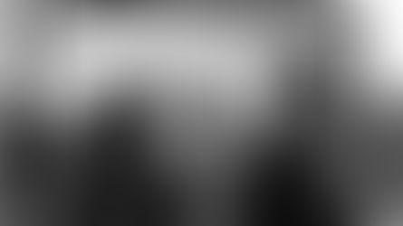 Saudi Arabia Temporary Work Visa pause infographic: Split-screen comparison of visa suspension impacts and Vision 2030 workforce goals, with compliance checklists and alternative visa options.”*