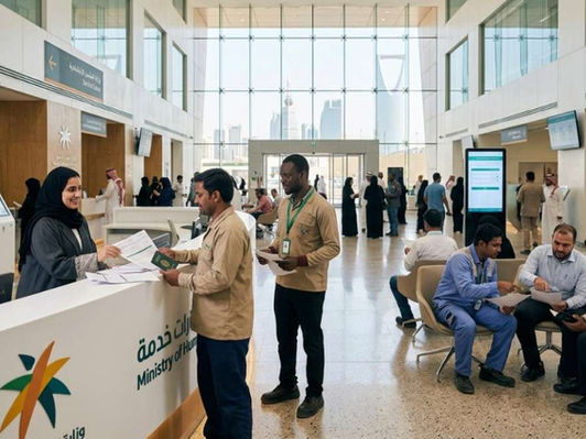 Saudi Arabia extends grace period for foreign workers with expired work permits until December 31, 2026