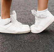 Primer plano de zapatos de pareja