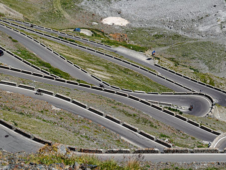 Mid-Displacement Motorcycle Engines on Mountain Passes: Performance Guide