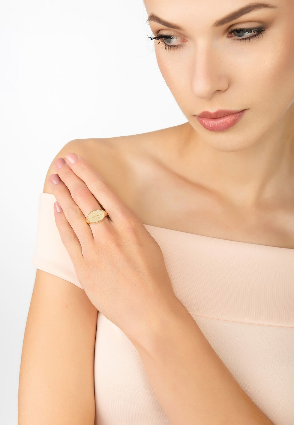Thumbnail: Signet Ring Star Burst Gold