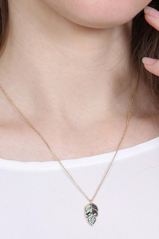 17139 - Abalone Leaf Pendant Necklace