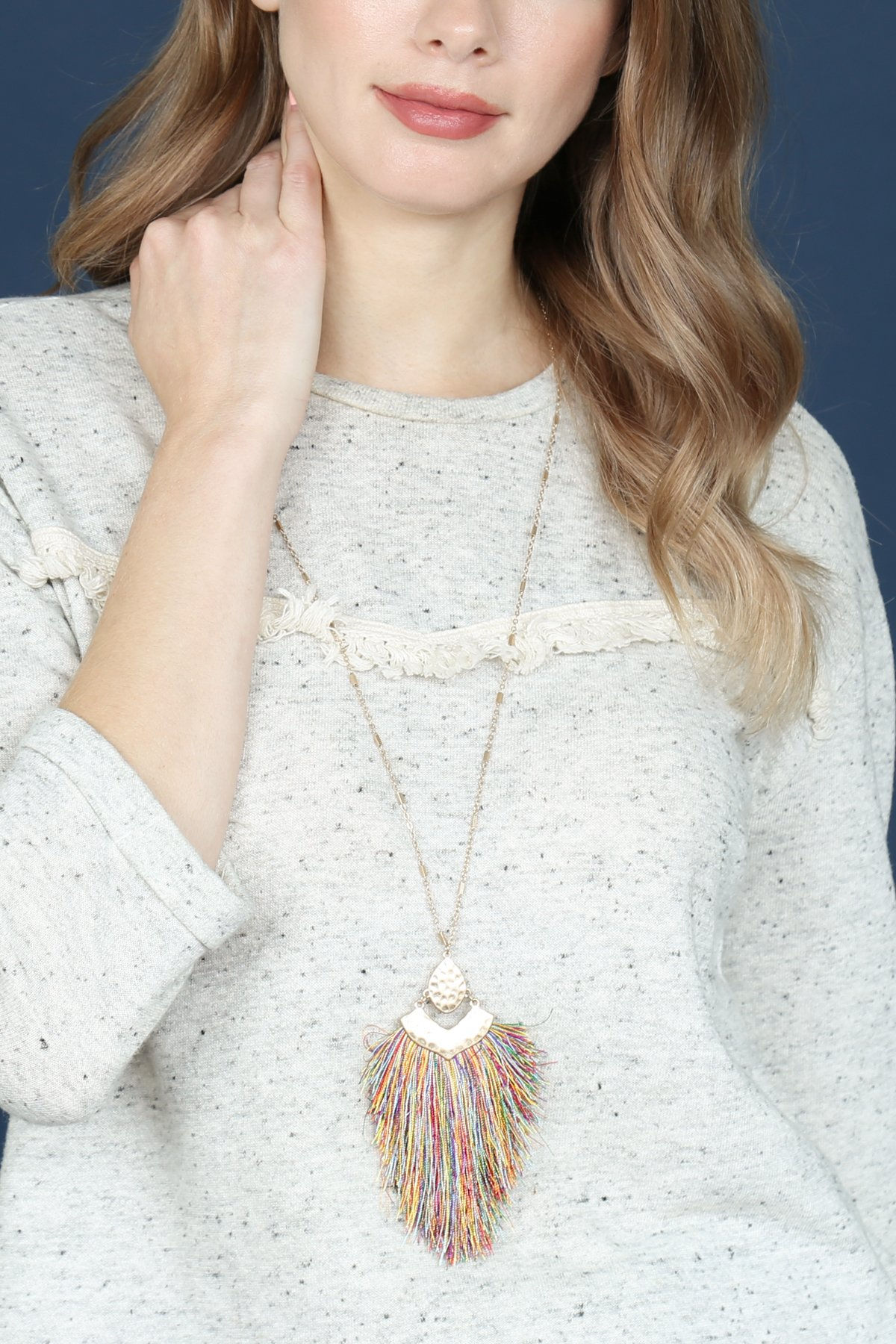B1n2508 - Arrow Shaped Tassel Pendant Linked Necklace