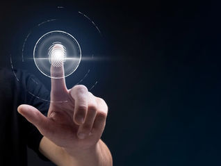 Controle de acesso inteligente em condomínios: QR Code vs Biometria (Reconhecimento Facial) em 2026